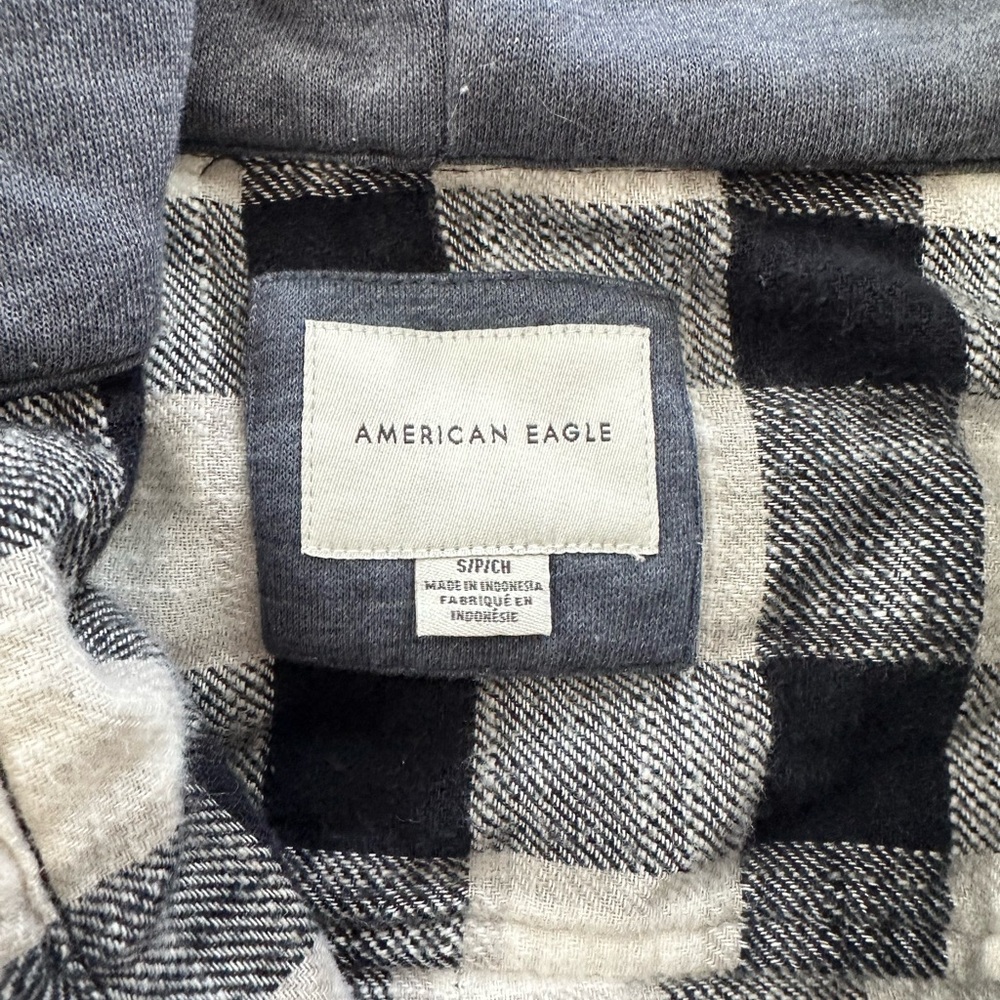 American Eagle Outfitters Black and White Plaid hooded flannel. Cropped - Picture 2 of 4